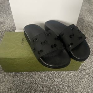 Gucci GG cut out slides black